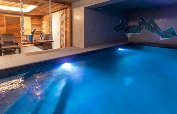 chalets with swimming pools