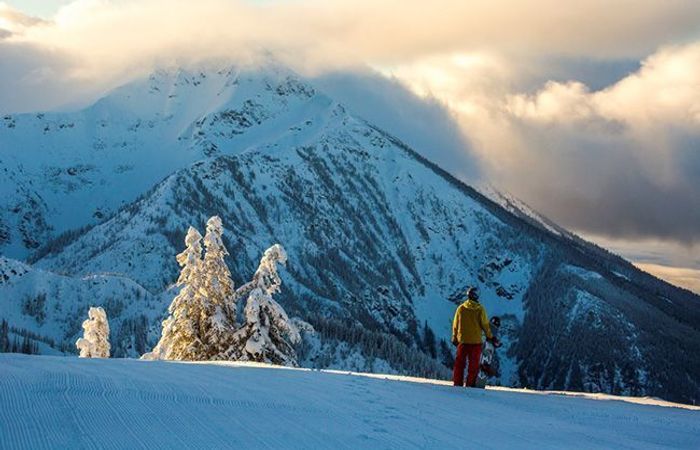 Revelstoke snowboarding