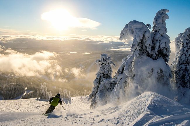 Skiing in Sun Peaks