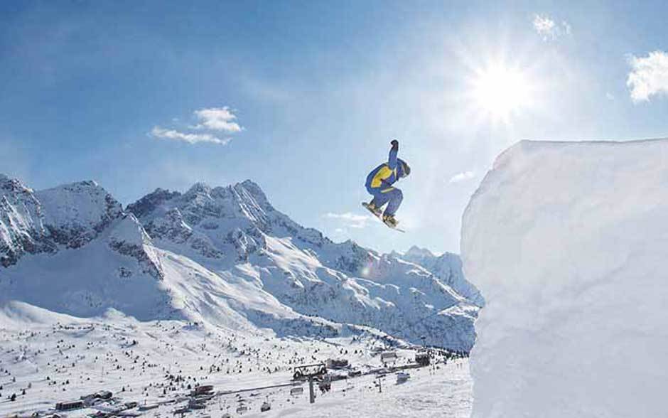 Snowboarding in Passo Tonale