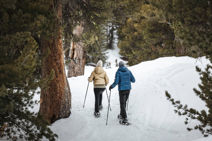 Non-skiers on a snowy hike in Hochgurgl