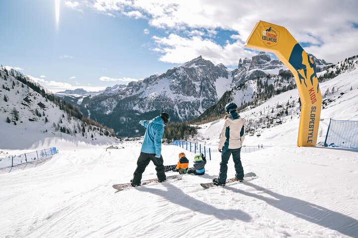 Snowboarding in San Cassiano